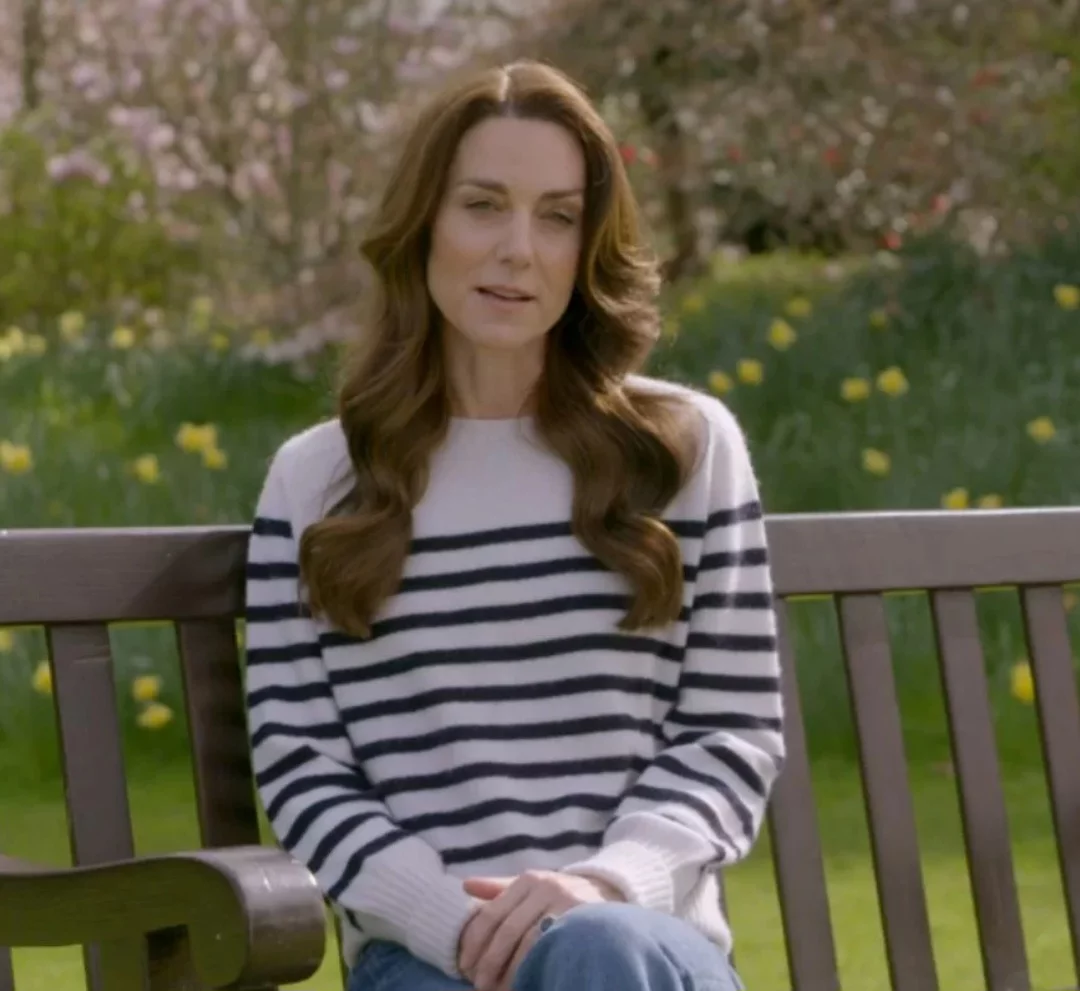 A princesa de Gales, Kate Middleton, de 42 anos, revelou que está enfrentando um câncer. Já havia rumores, mas o Palácio de Buckingham havia negado. Porém, em 22/3, Kate postou vídeo confirmando a doença. Ela disse que está fazendo quimioterapia.