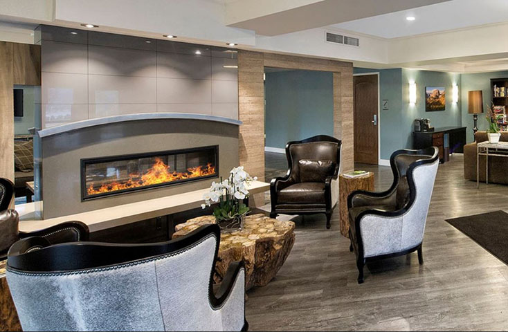 O hotel foi construído em apenas 10 meses e foi inaugurado em julho de 1909. O Stanley foi o primeiro a ter luz elétrica e água quente na região.