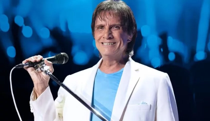 Em 1974, foi ao ar o primeiro especial de Roberto Carlos na TV Globo, que tornou-se um clássico televisivo nas casas brasileiras em época de Natal. Desde então, apenas em 1999 o espetáculo não foi ao ar em decorrência da morte de Maria Rita, a mulher do artista.
