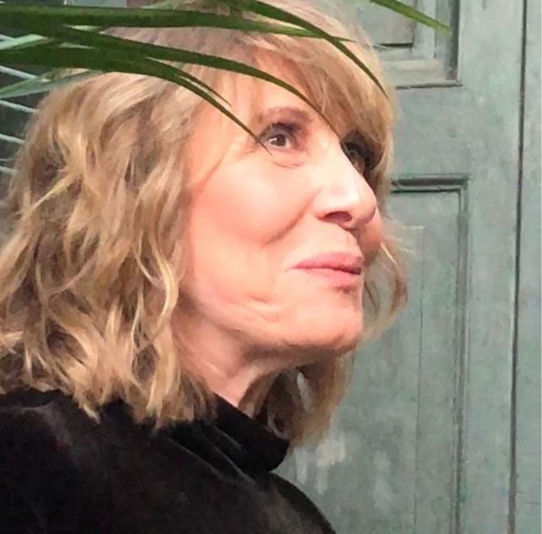 Renata Sorrah - A atriz carioca, nascida em 21/2/1947,tem ascendência portuguesa, judaica e alemã. Ela se chama Renata Leonardo Pereira Sochaczewski. E o último sobrenome, de origem polonesa, é pronunciado sorratchéski. Daí, abreviou para Sorrah, para alívio do público. 