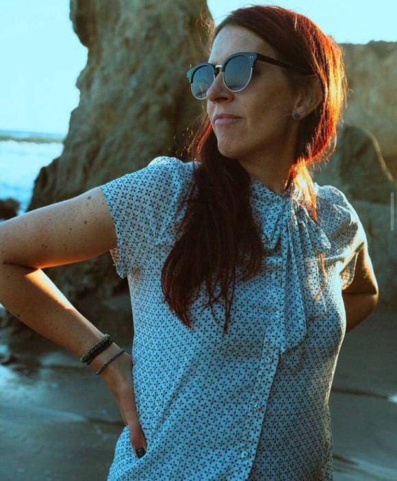 A diretora de fotografia Bianca Cline (foto) assumiu o lugar de Halyna Hutchins nas filmagens. A diretora que morreu tinha 42 anos. 