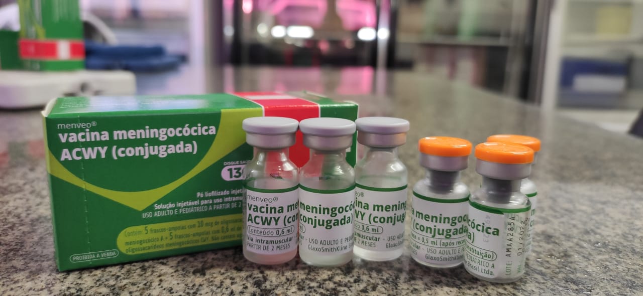 O SUS oferece vacinas para imunizar contra todas as formas da doença.  A principal delas protege contra a meningite do Tipo C,  a mais comum. 
