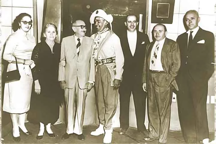 Seu pai, Januário dos Santos, foi um sanfoneiro muito famoso em Exu. Ele é personagem da canção “Respeita Januário”, uma de muitas parcerias de Luiz Gonzaga com o advogado cearense Humberto Teixeira. 
