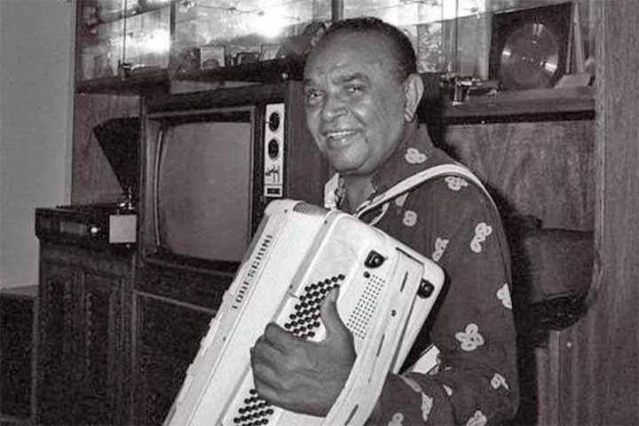 No dia 3 de março de 1947 lançou “Asa Branca”, canção que se tornaria um hino do homem sertanejo. Outra parceria com Humberto Teixeira, é uma das composições mais regravadas da história da música popular brasileira. 
