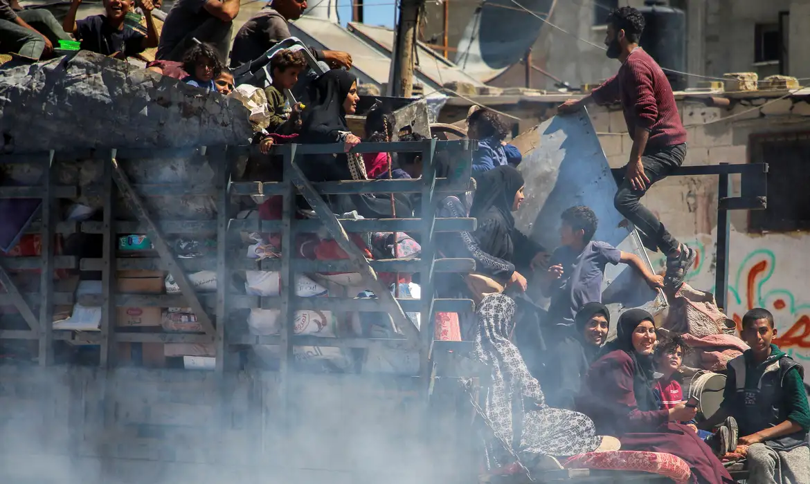 Israel faz nova ofensiva na Faixa de Gaza, após ataque matar dezenas