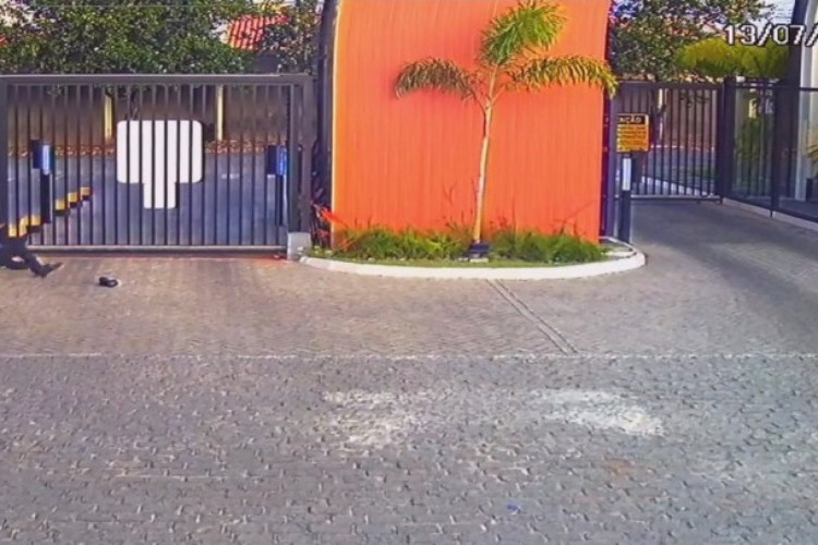 Cinco pessoas ficam feridas após ataque de pitbull em condomínio, em Feira de Santana, Salvador
