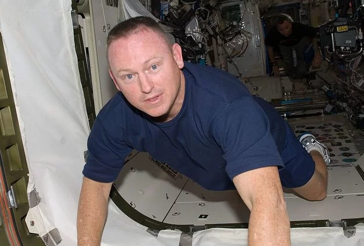 Com mais de 8 mil horas de voo e 663 pousos em porta-aviões, Barry Wilmore já passou ao todo 178 dias no espaço ao longo da carreira!