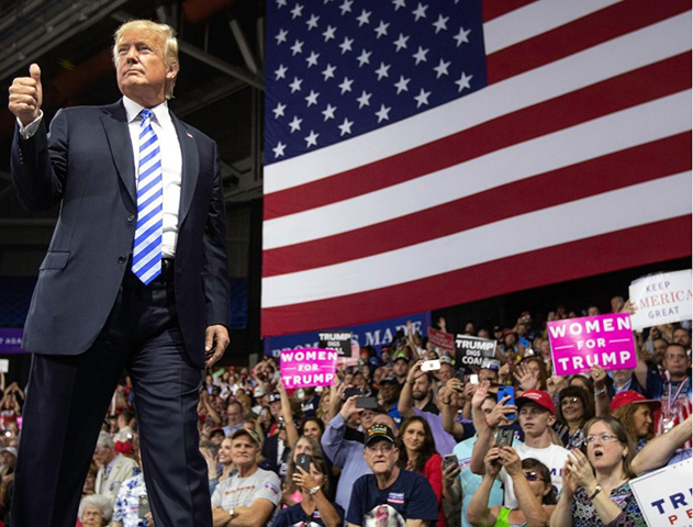 Em 2016, Trump se candidatou à presidência pelo Partido Republicano e venceu a eleição — na época, de forma surpreendente —, derrotando a candidata democrata Hillary Clinton.