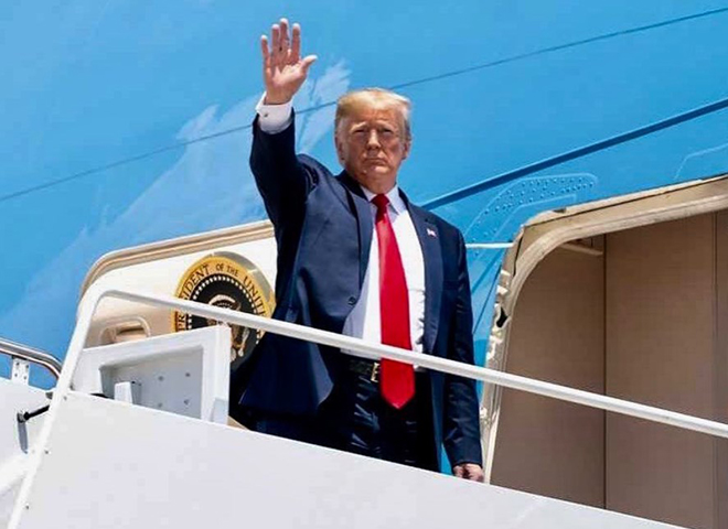 No dia 01/07/24, a Suprema Corte dos EUA decidiu que o ex-presidente tem direito a receber imunidade parcial nos processos a que ele responde na Justiça. Com isso, os julgamentos podem acontecer apenas depois das eleições presidenciais (5 de novembro).