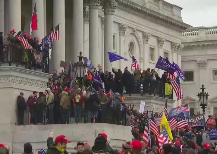A presidência de Trump terminou de forma tumultuada, com acusações de fraude eleitoral e o subsequente ataque ao Capitólio dos EUA em 6 de janeiro de 2021 por seus apoiadores.