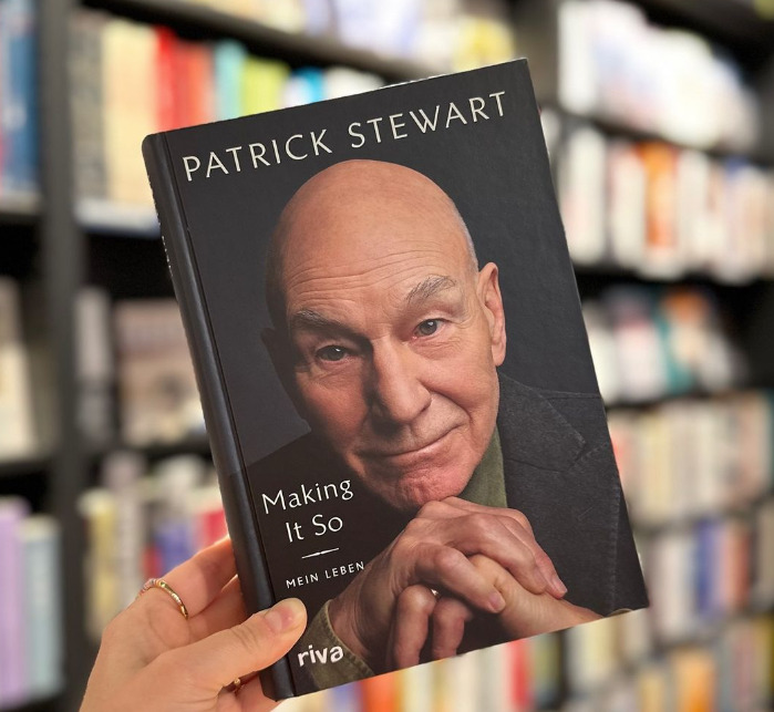 Em outubro de 2023, Patrick Stewart lançou a sua biografia. O livro “Making It So“ foi publicado pela editora Gallery Books , abordando histórias da vida pessoal e profissional do ator. 