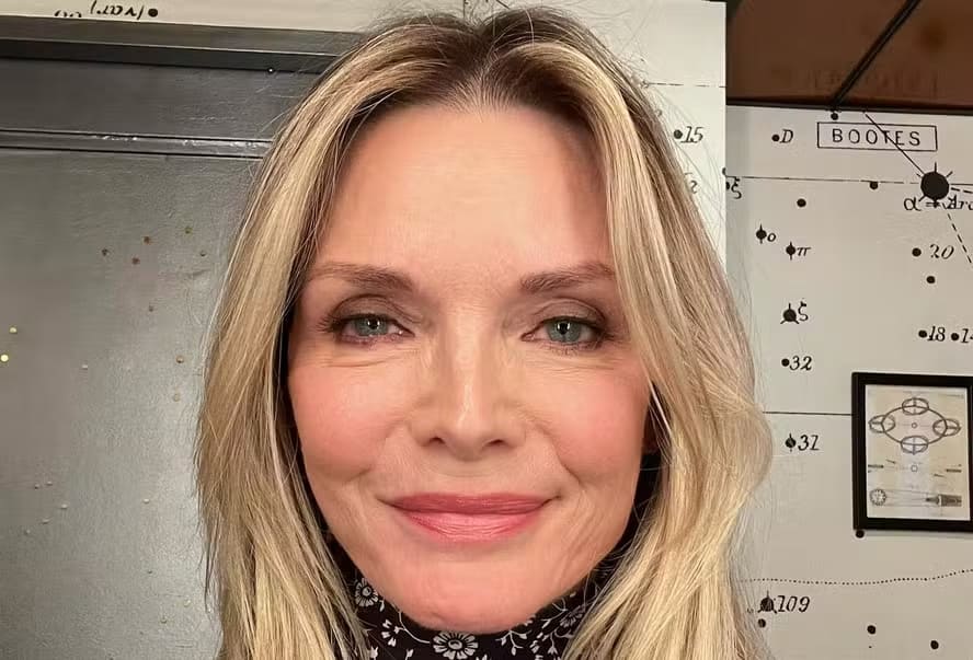 Em 29/04/2024, Michelle Pfeiffer comemorou 66 anos. E suas postagens com o rosto limpo, sem maquiagem, mostrando a beleza natural, têm feito sucesso na rede social. A mulher mais linda e deslumbrante do planeta, elogiou um fã. Sempre linda. O olhar mais doce, elogiou outro seguidor. 