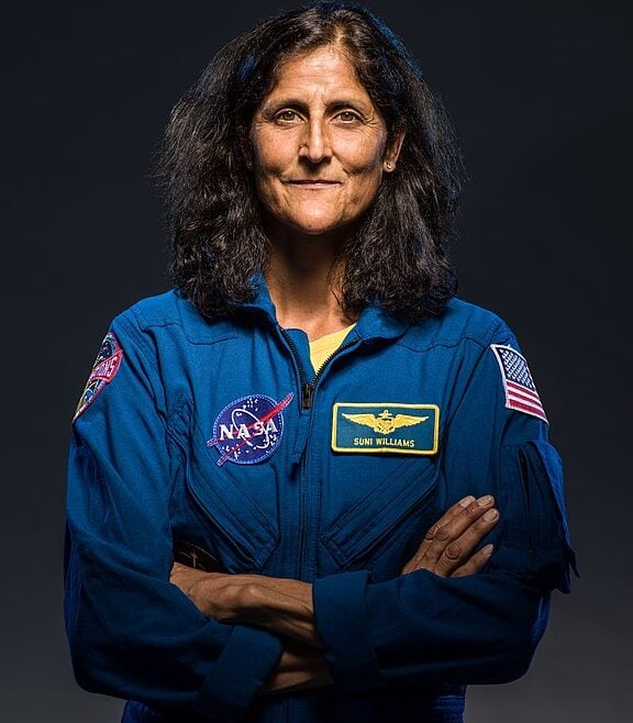 Como integrante da tripulação do NEEMO2, ela chegou a passar 9 dias submersa no laboratório submarino Aquarius, da Nasa. 