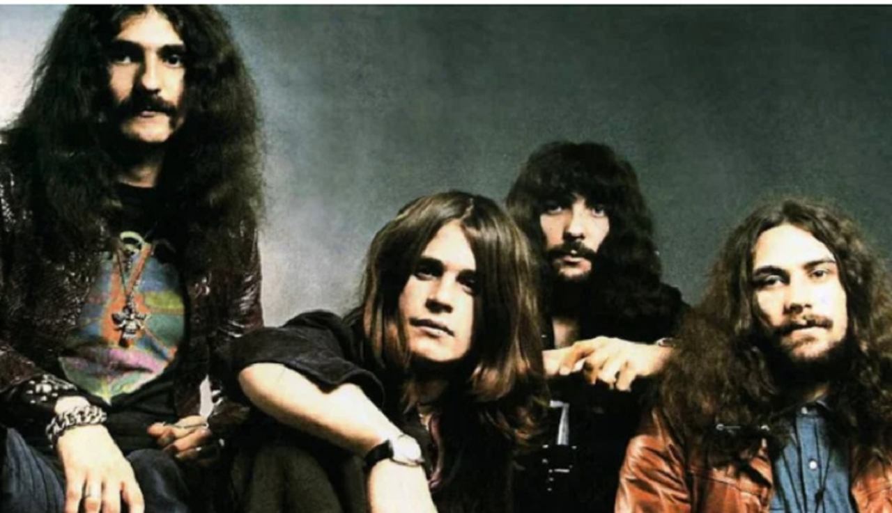 Em 1973, o riff de Sabbath Bloody Sabbath, da Black Sabbath, foi considerado plágio de What to do, de Vanusa. O guitarrista Tony Iommi admitiu bloqueios criativos pelo uso de drogas e entrou em pânico sem compor. 