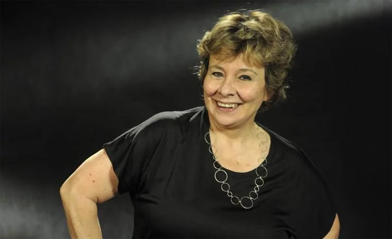 Débora Duarte - A atriz paulista, nascida em 2/1/1950  - mãe das atrizes Daniela e Paloma Duarte - se chama Débora Susan Duke. Mas adotou o sobrenome artístico do padrasto, o ator Lima Duarte, com quem sua mãe, a atriz Marisa Sanches, se casou quando ela tinha 1 ano. 