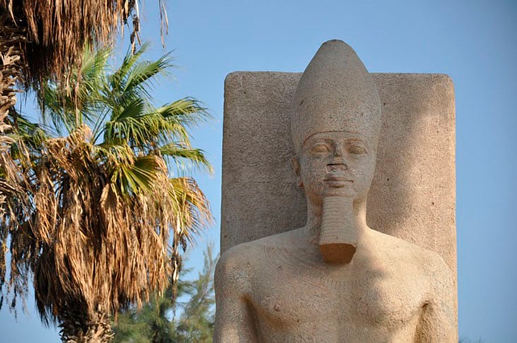 Historicamente, Tutankamon não teve a relevância de faraós que reinaram por décadas, com superpoder, como Ramsés II. 