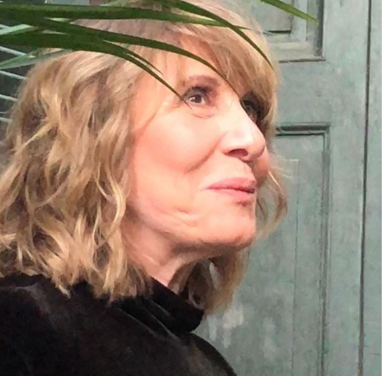 Renata Sorrah - A atriz carioca, nascida em 21/2/1947,tem ascendência portuguesa, judaica e alemã. Ela se chama Renata Leonardo Pereira Sochaczewski. E o último sobrenome, de origem polonesa, é pronunciado sorratchéski. Daí, abreviou para Sorrah, para alívio do público. 