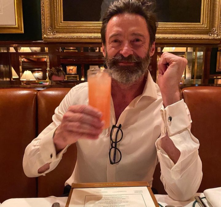 No Instagram, em outubro, Jackman postou foto sozinho agradecendo a todos pelas mensagens de parabéns e de feliz aniversário. Ele ainda mantém amizade com a ex-mulher.