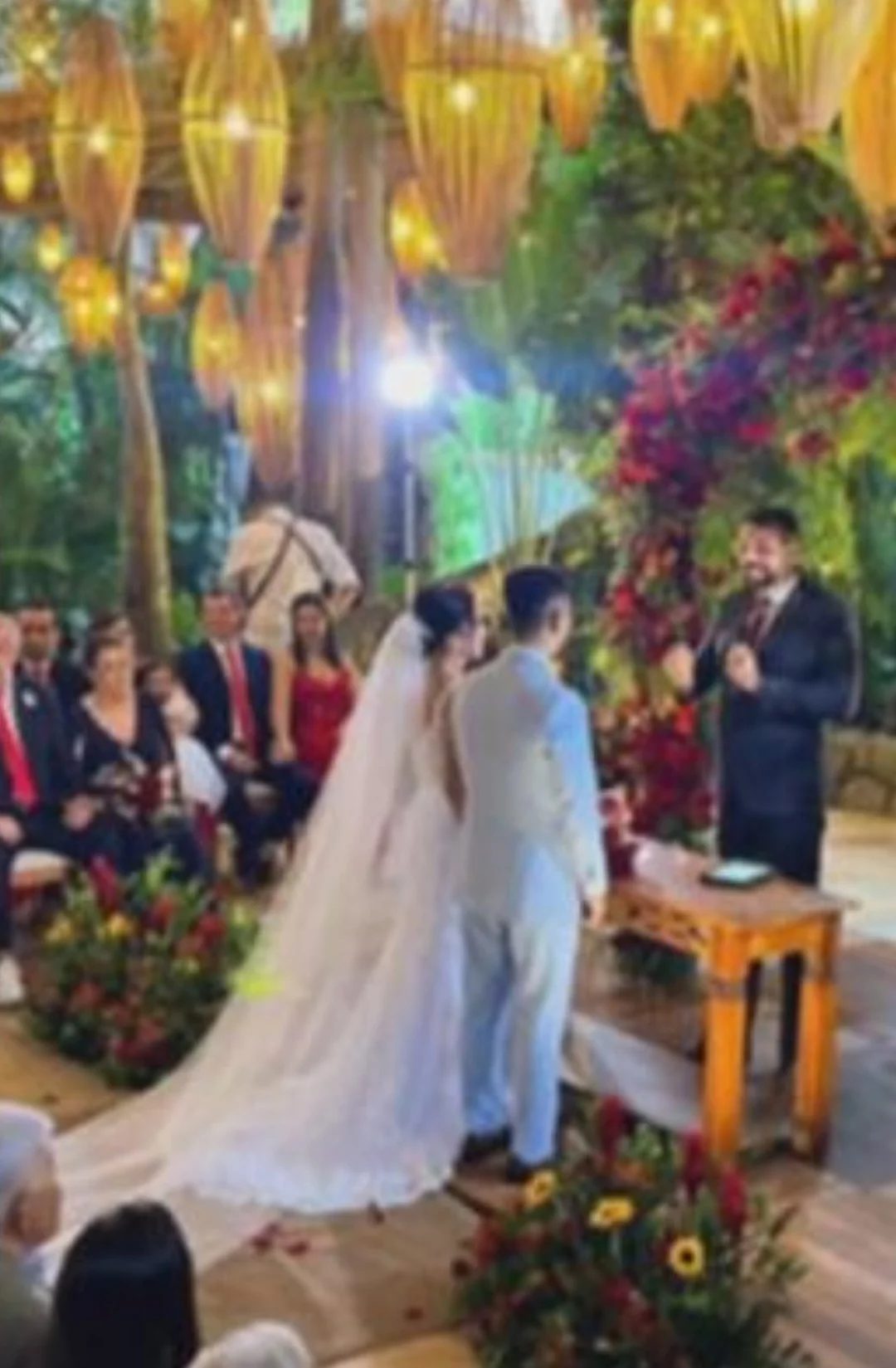 Fábio era fisioterapeuta e trabalhava no Hospital Samaritano, em Botafogo. Colegas deram apoio à família. Uma amiga disse que ele era tão especial que teve a chance de reunir os amigos antes da despedida. Afinal, o casamento estava cheio de pessoas queridas.  