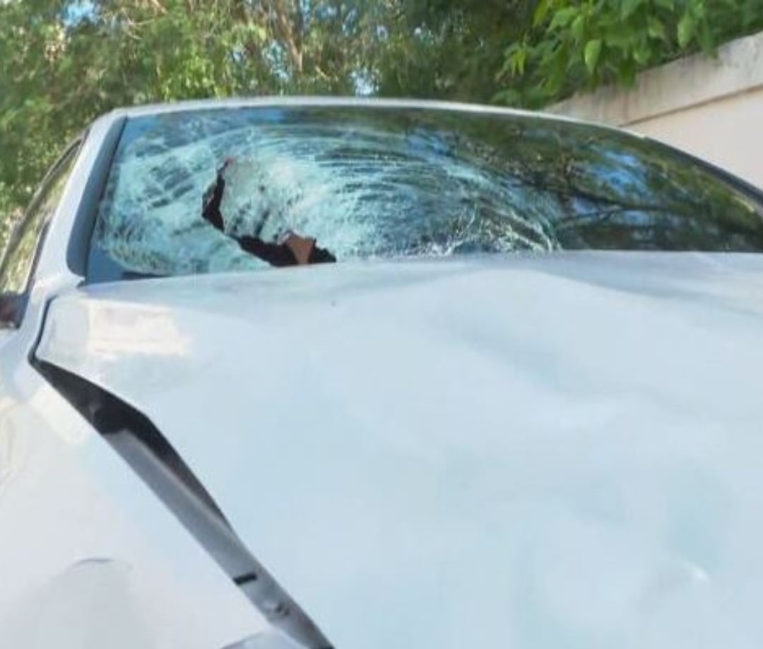 O carro foi encontrado pela polícia num condomínio pouco depois do acidente. Pessoas ligaram para o telefone de emergência da corporação