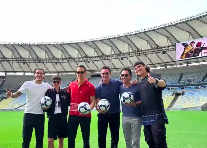 Os atores também estiveram no Maracanã, e bateram bola com os jogadores do Flamengo, Pedro e David Luiz.