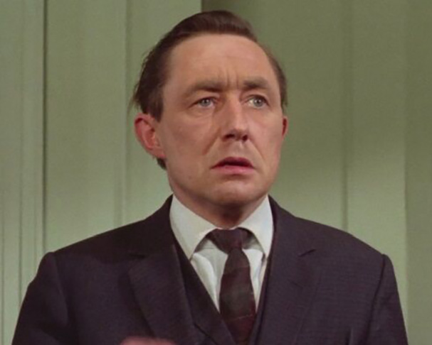 Timothy Bateson começou a carreira em 1947 e fez dezenas de filmes, tanto atuando em cena como dublando os personagens. Harry Potter foi seu último trabalho. Morreu em 2009, aos 83 anos.