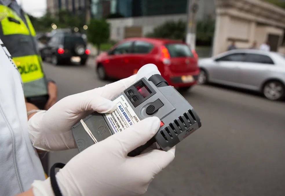 O alerta da Proteste vai além da questão do bafômetro, pois se refere à saúde dos consumidores. Afinal, crianças , gestantes e pessoas que tomam remédios incompatíveis bebidas alcoólicas (como antibióticos) estão consumindo álcool sem perceber. 