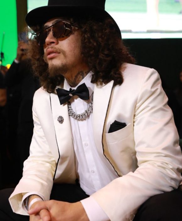 Em 2021, durante a pandemia de Covid-19, ele entregou 20 cilindros de oxigênio a Manaus, cidade que foi duramente afetada pela doença.