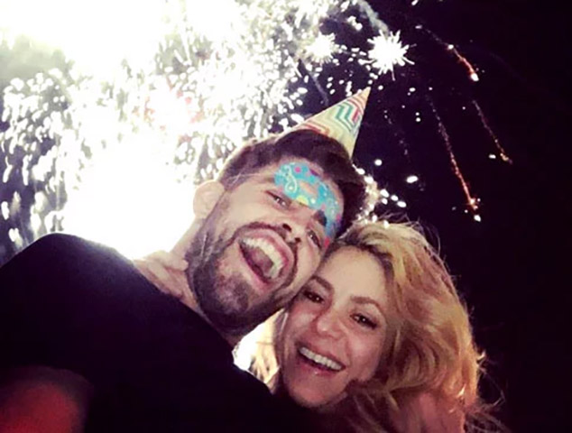De acordo com o site Celebrity net Worth, o patrimônio de Shakira está avaliado em 300 milhões de dólares. O de Piqué, por outro lado, em 80 milhões. 