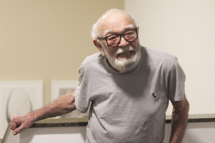 Ator cearense Emiliano Queiroz dá nome a teatro 