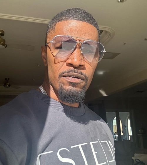 Outra situação que poucos conhecem da vida de Jamie Foxx é que ele já salvou a vida de um homem, que estava dentro de um carro que capotou e pegou fogo. O ator se arriscou e colocou a vítima dez metros longe do veículo danificado.