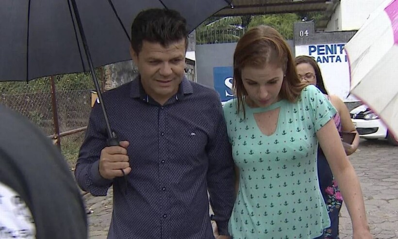 Richtofen estava com o parceiro em uma festa junina de sua enteada em Bragança Paulista, no interior de São Paulo, onde vive atualmente. Ela precisou registrar o novo endereço na Justiça, uma exigência do regime aberto. 