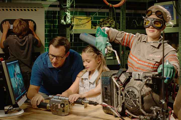 Ambas entraram na canção-tema, interpretada por Ray Parker Jr.. A canção se tornou um grande sucesso, sendo número 1 na parada da Billboard por três semanas, e número 1 por duas semanas na da Black Singles. 