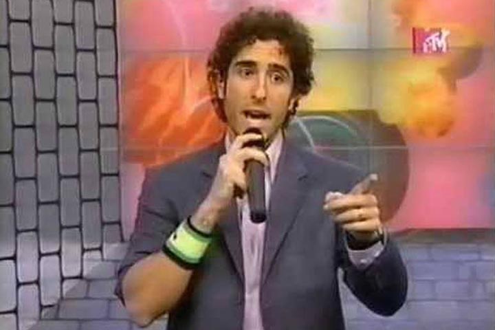 Apresentou o The Nadas, juntamente com Felipe Solari e André Vasco, e o programa Mucho Macho, em 2007. Paralelamente, atuou em uma novela da Record, Bicho do Mato, interpretando Emílio Redenção.