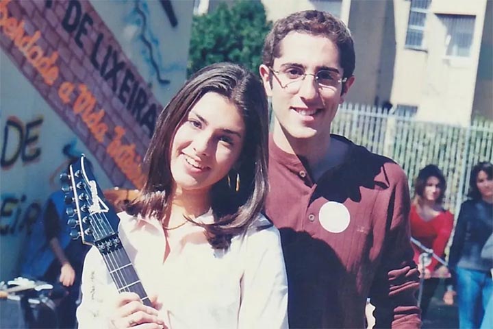 Mion possui ascendência árabe, por parte materna, e italiana, por parte paterna. Nasceu em uma família de classe média alta e teve uma formação com forte base literária e voltada para o teatro, tendo uma preferência particular pela obra de Shakespeare.