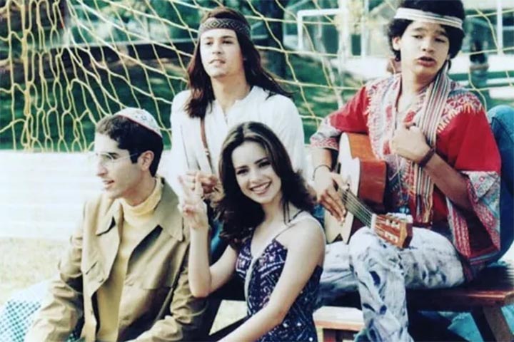 Mion iniciou sua carreira na televisão como ator, em 1999, no seriado da TV Globo Sandy & Junior. Nesse sentido, ele sempre se diz eternamente grato pela chance de ter trabalhado com dois dos principais artistas da época, que lhe abriram portas e se tornaram amigos pessoais.