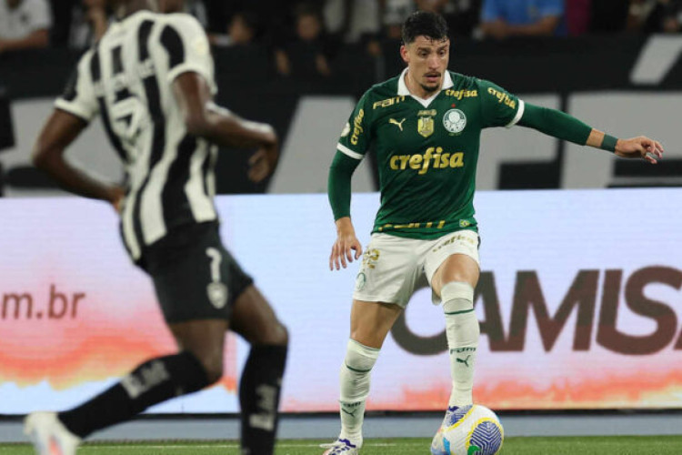 Lateral-esquerdo do Palmeiras passou por exames médicos que detectaram o problema. Ele pode ficar sem atuar até o fim da temporada