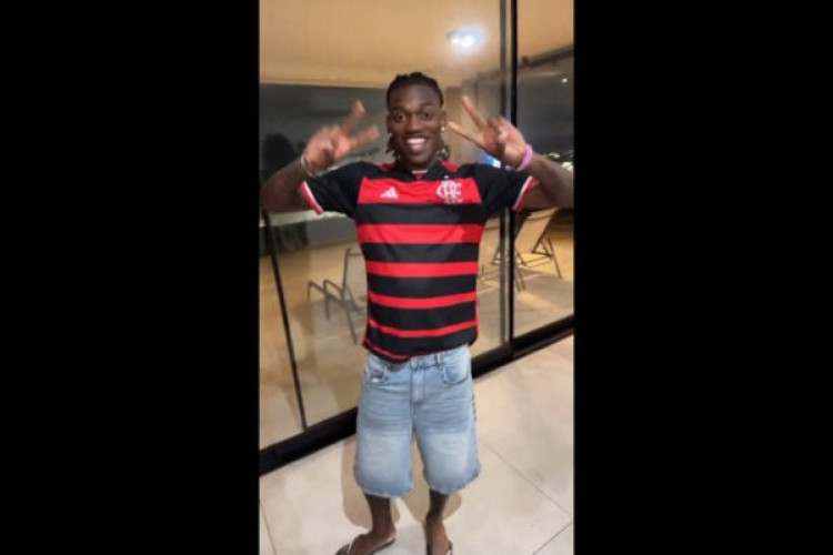Rafael Leão empolgou rubro-negros nas redes sociais após mencionar o clube em entrevista e fazer série da aparições com o Manto