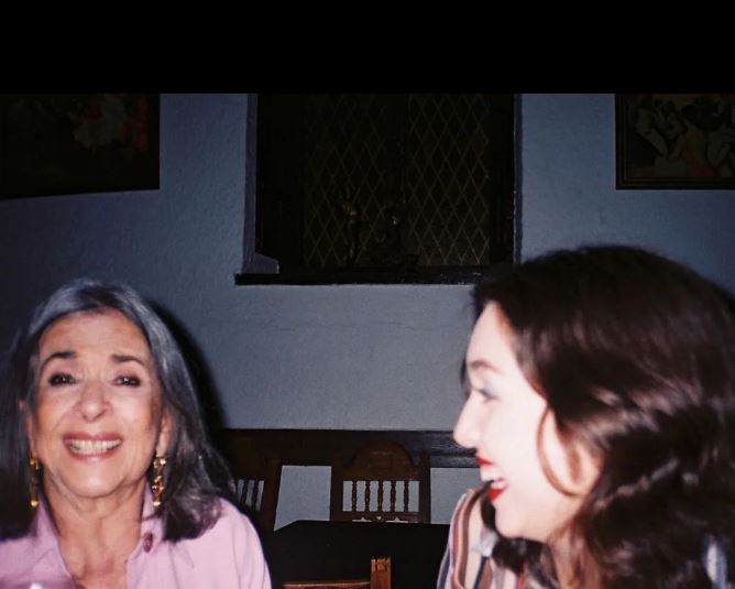 O estopim para a queixa pública de Alexandra ocorreu em outubro do ano passado. Betty levou a neta à abertura do Festival do Rio, e Alexandra não teria gostado de ver fotos das duas juntas.  