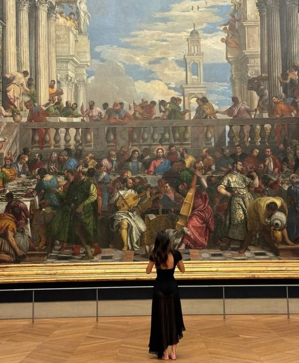 Jenner ainda postou outros momentos da visita, que pode ser reservada em certas situações. O museu tem uma tabela para casos especiais e , de acordo com a CNN, a locação por 90 minutos de passeio exclusivo, para até 4 pessoas, custa 34 mil euros (R$ 200 mil). 