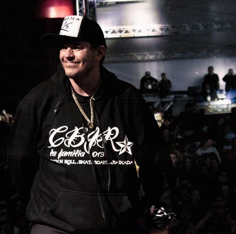 O nome surgiu ao acaso. Certo dia, Chorão bateu o carro em uma barraca de coco chamada Charlie Brown. Já o Jr. foi adicionado porque eles acreditavam que seriam promissores no rock nacional. 