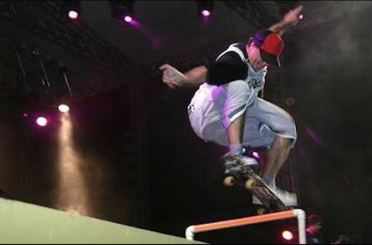 Passou a ser chamado de Chorão quando começou a andar de skate nos anos 1980, no Parque do Ibirapuera, em São Paulo. Naquela época, recebeu o apelido porque fazia cara de choro quando errava manobras. 