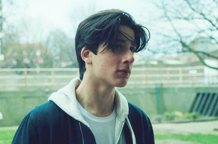 Lino Facioli - O paulista de Ribeirão Preto alcançou fama no papel de Lord Robin Arryn na aclamada série Game of Thrones.  E também integrou o elenco da série britânica Sex Education.