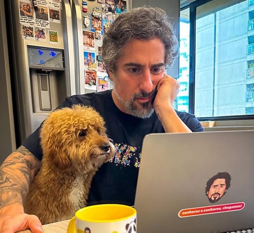 Mion tem movido um processo contra seu vizinho. O artista alega que uma obra, na fazenda Boa Vista, no interior paulista, está causando danos na sua propriedade. A Justiça obrigou o vizinho a depositar 500 mil reais judicialmente para garantir os reparos causados pela obra nas casas de ambos.