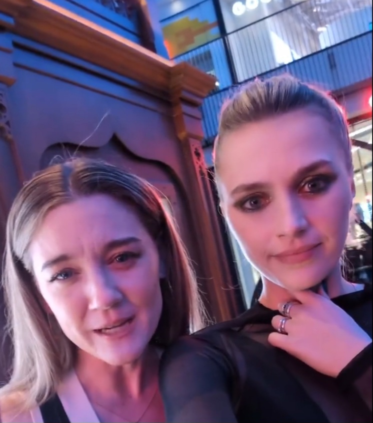 Pouco antes do lançamento nos cinemas, a diretora Arkasha Stevenson - que comanda pela primeira vez um longa-metragem -  e a atriz  Nell Tiger Free  protagonista do filme, rasgaram elogios à colega brasileira. 