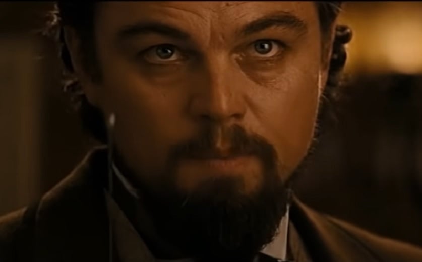 Quarta curiosidade: Em Django Livre, quando Calvin Candie quebra uma taça e sangra sua mão, é de verdade. Leonardo diCaprio se machucou durante a gravação da cena e se manteve no personagem mesmo sangrando.