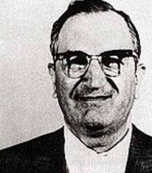 Joseph Bonanno - Nasceu em 1905 e com pouco mais de 25 anos já era  o chefe de uma das famílias mais influentes e poderosas do mundo escondido da cidade de Nova York durante a década de 1939.