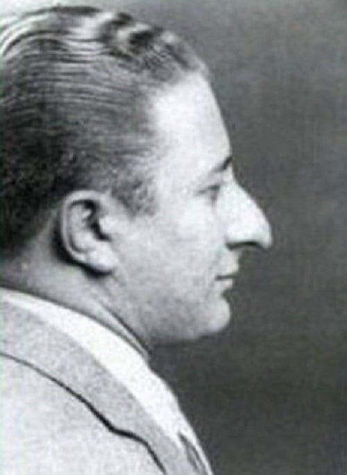 Ele foi para os Estados Unidos após a Itália ser controlada por Mussolini, na década de 1920 e teve um boom financeiro durante a Segunda Guerra Mundial , pois conseguia contrabandear selos e bebidas alcoólicas, que eram proibidos naquele período. 