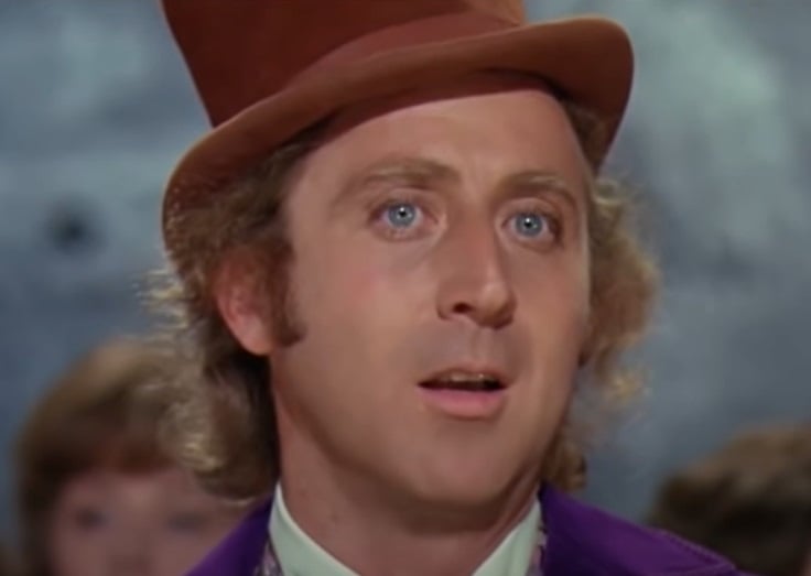 Décima curiosidade: Gene Wilder só aceitou o papel de Willy Wonka em A Fantástica Fábrica de Chocolates se pudesse em sua primeira cena se fingir de manco com uma bengala, fingir que caiu e se levantar com uma cambalhota.
