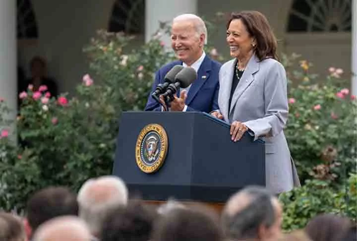 Enquanto havia pressão para Biden renunciar à candidatura, especialmente após desempenho considerado catastrófico em debate, Kamala manteve-se fiel ao presidente em todos os momentos. “Joe é o nosso indicado. Vencemos Trump uma vez e vamos vencê-lo novamente”, declarou à época.


